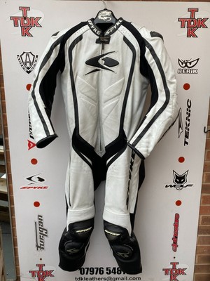 Genuine BERIK IMOLA 2.0 One Piece gara tuta con gobba UK 42 EURO 52 