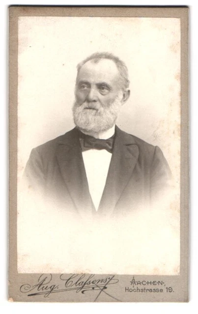 Fotografie Aug. Classens, Aachen, Hochstr. 19, Älterer Herr im Anzug mit Vollba