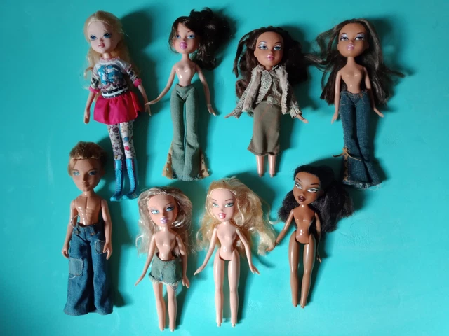 MGA Bratz Lotto 8Bambole del 2001, 27 Paia Di Scarpe E 60 Vestiti E Accessori