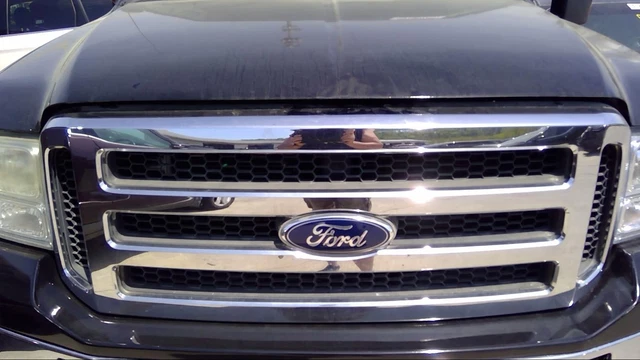 Used Front Grille fits: 2006  Ford f350sd pickup chrome surround with chrome