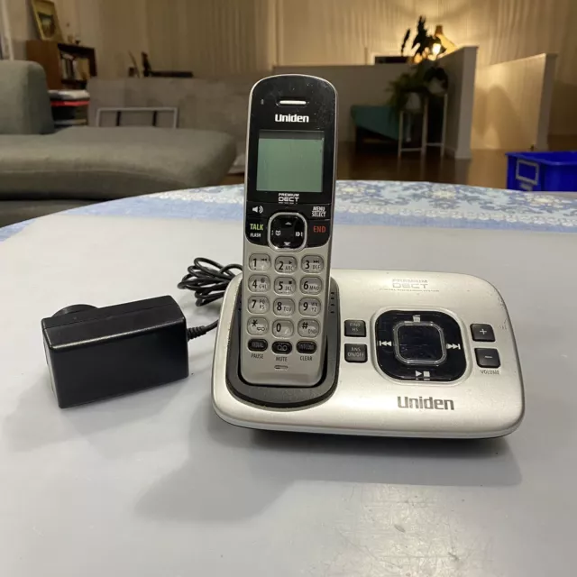 Uniden Premium DECT 3135 + 1 Digital Phone System With Digital Answering Machine