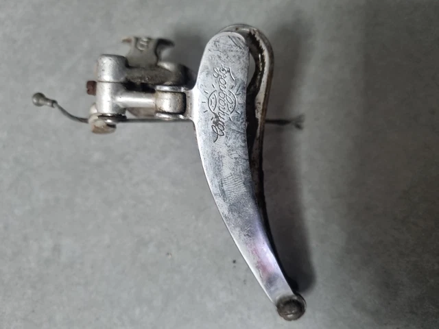 Cinquantenario Campagnolo Deragliatore Campagnolo 980 Anteriore Nuovo - Morsetto 28,6 Mm Doppia Corona Deragliatore Campagnolo Modello 980 Per Bici Vintage Cinquantenario Campagnolo Deragliatore Campagnolo 980 Anteriore Nuovo - Morsetto 28,6 Mm Doppia Corona Deragliatore Campagnolo Modello 980 Per Bici Vintage