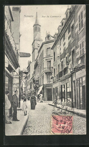 CPA Nevers, Rue du Commerce, Personnes et Boutiques 1905