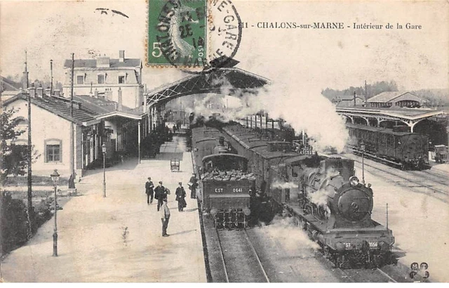 51 - CHALONS SUR MARNE - SAN51706 - Intérieur de la Gare - Train