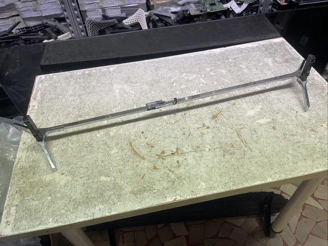 23576668 - 23576600 - Piedistallo completo di viti Hitachi 50HAK6151
