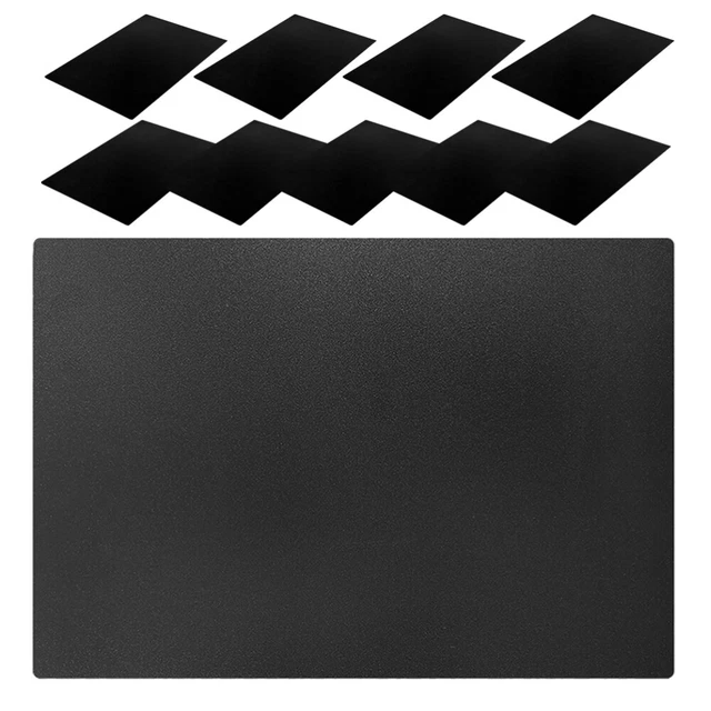 Un Disegno Di Color Acquerello Di Un Piccolo Scoiattolo Che Si Avvicina Una Ghianda Con Alcune Farfalle E Delle Foglie Verdi Intorno 270700952