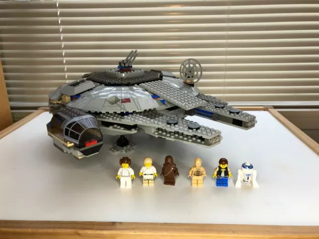Millennium Falcon - LEGO Star Wars set 7190