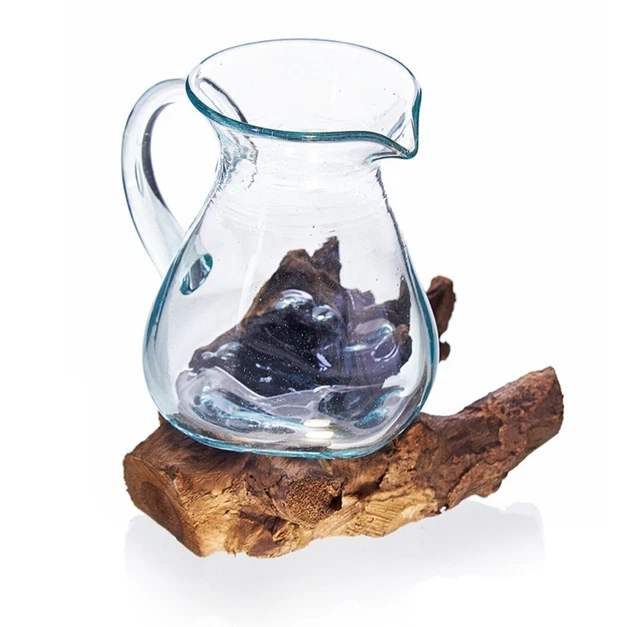 Jarra de cristal fundida sobre madera. 100% Artesanal.