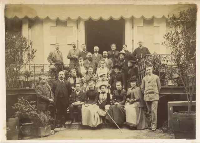 France, Photo de groupe  Vintage albumen print.  Tirage albuminé  12x17  C