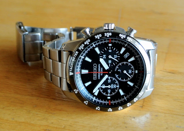 Montre Seiko Chronographe 100m Pour Homme - Modèle Occasion, Affichage Analogique, étanche - État à Vérifier