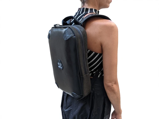 Práctica bolsa trasera negra con ranura para computadora portátil para sillas de ruedas