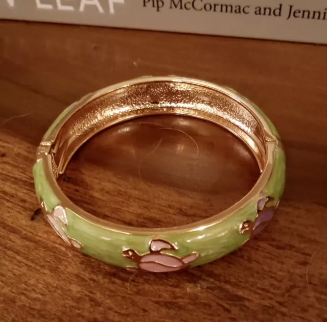 JIU LONG XING Hawaiian Sea Turtle Enamel Hinged Clamper Bracelet