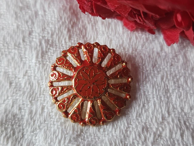 Bouton ancien en métal doré emaillé rouge ajouré collection 2,1 cm G18B