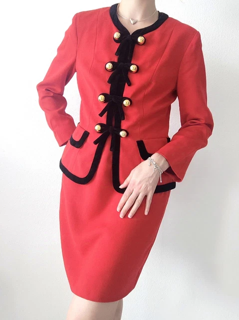 Ensemble Tailleur Jupe Écaille Paris 38 - Veste Et Jupe Boutons Bijoux Rose