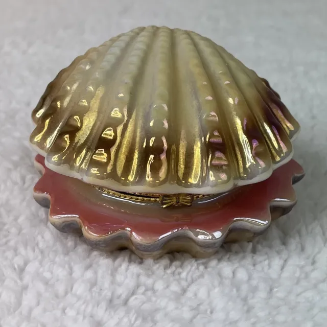 Clam Shell Trinket Ring Coin Box Vintage Hinged Scallop Seashell Oyster Lustre