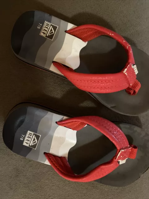 Reef Boys Kids Ahi Ocean Flip Flop Red/ Black SandalsSize  7/8 Stripes