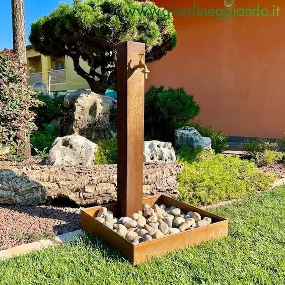 Fontana da giardino in corten da giardino -  Misura cm 10x10 altezza cm 90