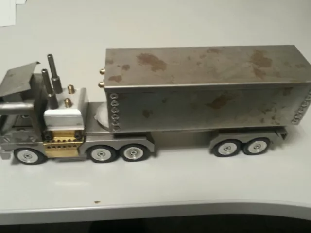 https://www.picclickimg.com/ybkAAOSwXA9eJL8k/Metall-LKW-Truck-aus-Metall-Metall-LKW-Modell-Deko.webp