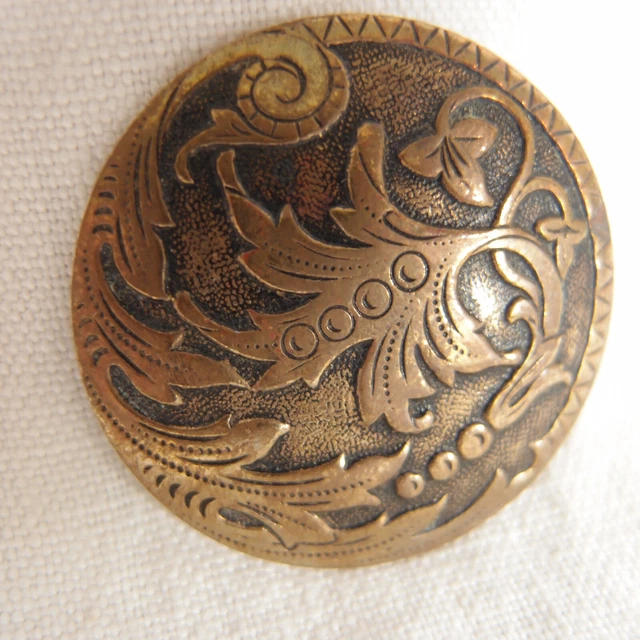 BOUTON DE COLLECTION ANCIEN EN LAITON - 36 mm EUR 10,00 - FR