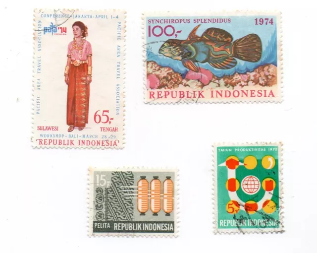 Timbres INDONESIE - Lot de 4 timbres anciens oblitérés - TBE