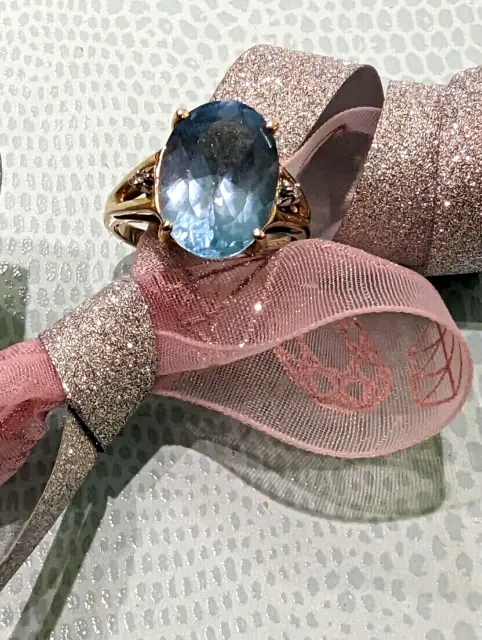 Luxuriöser Damenring aus 585 Gelbgold mit edlen Blautopas Diamanten, Größe (55)