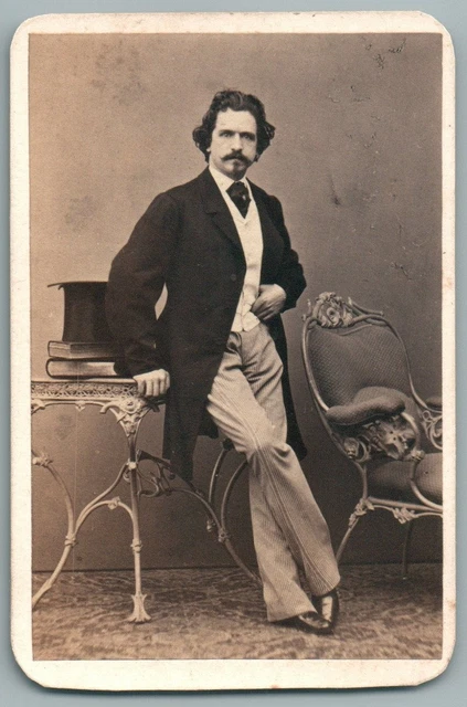 PHOTO photographie CDV vers 1890, une femme en médaillon