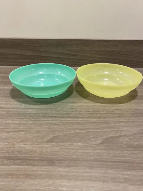 https://www.picclickimg.com/yc0AAOSwQVRld6JH/Vintage-Set-Of-2-Tupperware-Green-And-Yellow.webp