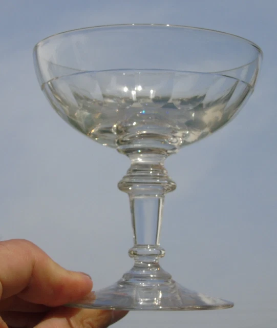 Coupe à champagne en verre taillé, modèle Mirabeau Haut. 11 cm