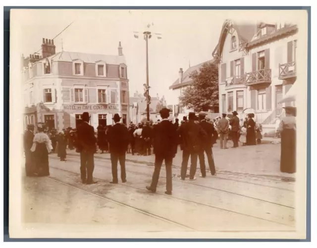 France, Wimereux, Scène animée dans la Rue Carnot  Vintage citrate print.  T