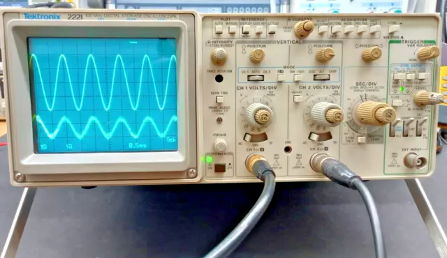 TEKTRONIX 2221 2x100MHZ DIGITAL STORAGE OSCILLOSCOPE  PORTABLE