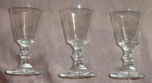 Baccarat - cachet gravé à l'acide : lot 3 verres en cristal pour cave à liqueur