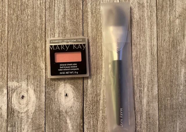 Mary Kay Mineral Cheek Color Strawberry Cream .18 oz NEW + Mary Kay Blush Brush Mary Kay Mineral Cheek Color Strawberry Cream .18 oz NEW + Mary Kay Blush Brush