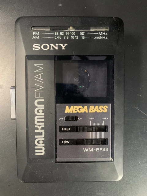 NEUF Walkman marque International Sellé Blister Baladeur Cassette Portable NEUF Walkman marque International Sellé Blister Baladeur Cassette Portable