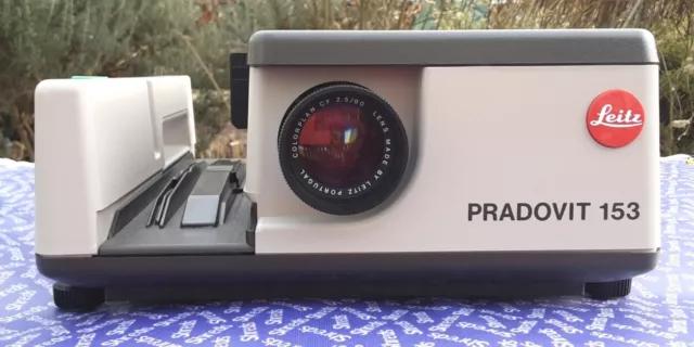 Proyector deslizante Leitz Pradovit 153, 35 mm restaurado funcionando buen estado.