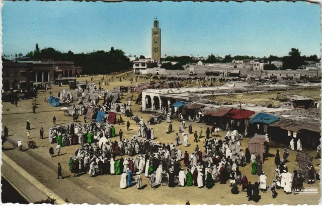 CPA AK MAROC MARRAKECH Place Djemaa el Fna (10560)