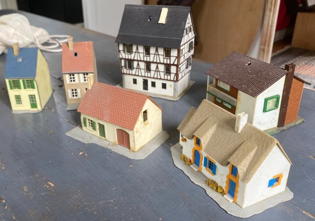 Lot Jouef HO – Phare Et 3 Maisons Bretonnes, Maquettes Montées
