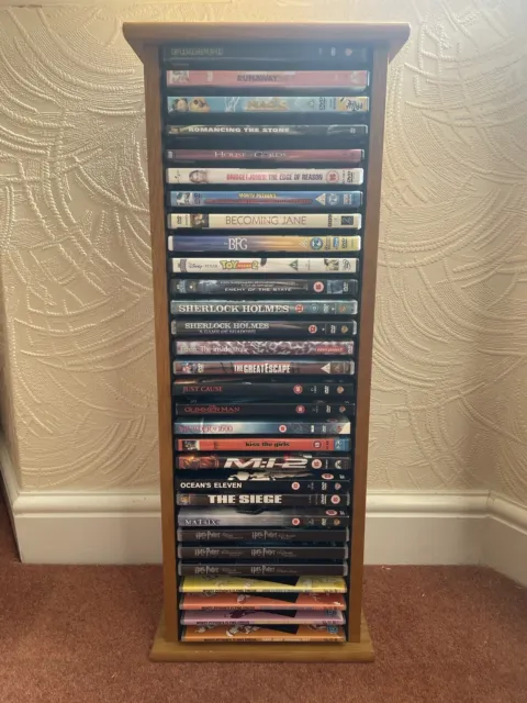 2 gabinetes de DVD de almacenamiento de medios de madera - cada uno contiene 30 juegos DVD BluRay 60 en total
