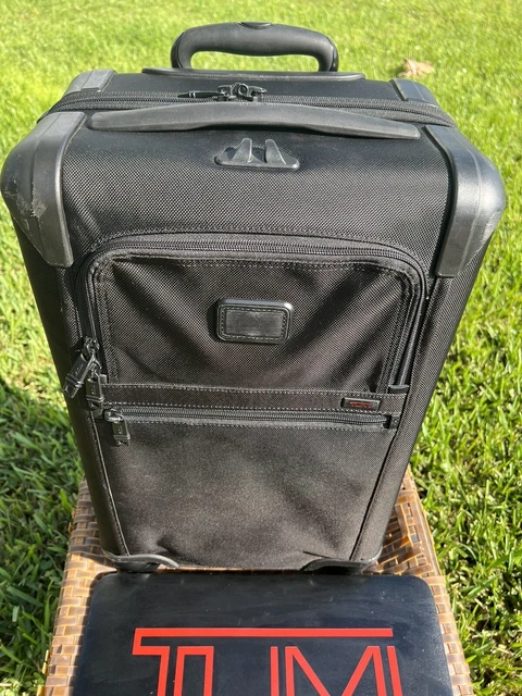 Tumi Alpha 2 Black Expandable 4 Wheeled Spinner Carry-On - $895 EUC Hardly Used2 2