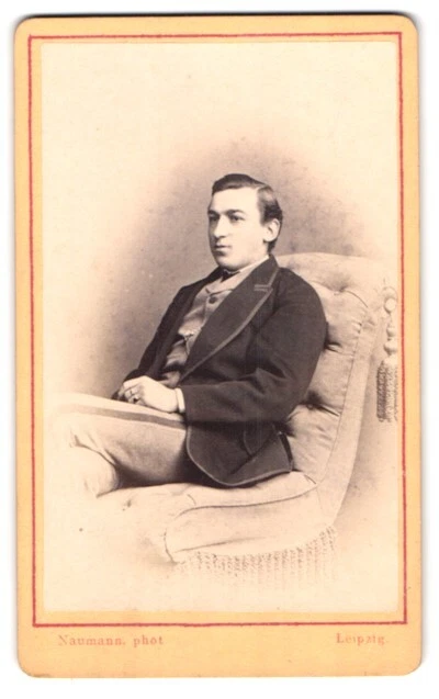 Fotografie Naumann, Leipzig, An der Promenade, Portrait junger Herr in modische