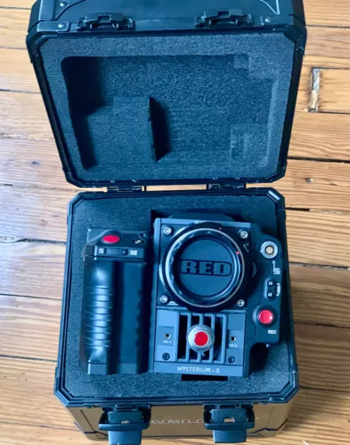 Red Scarlet Mysterium X Cinema camera kit, 89.5 running time.