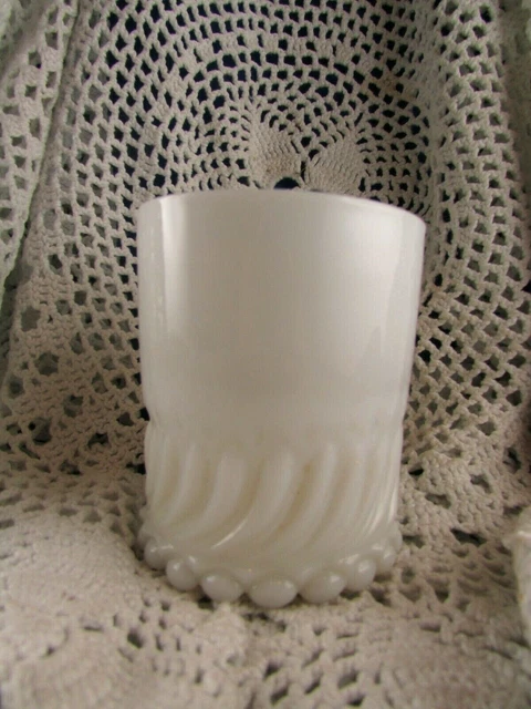 Antiguo Vaso De Agua Florero En Opalino Blanca Época S.XIX Hermoso Tintement