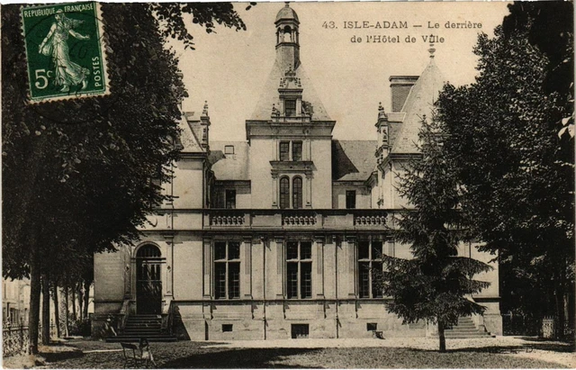CPA ISLE-ADAM - Le derriere de l'Hotel de Ville (107813)