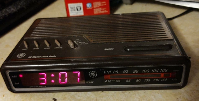 GE Digital Alarm Clock Radio AM/FM Model  7-4612B Brown Vintage 80’s