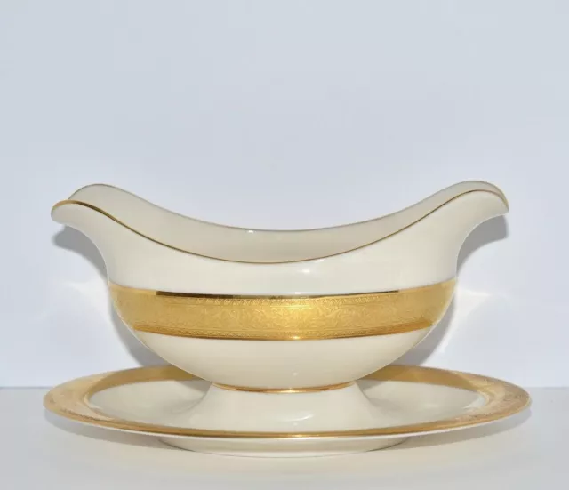 Lenox Westchester Gravy Boat with attached Underplate 