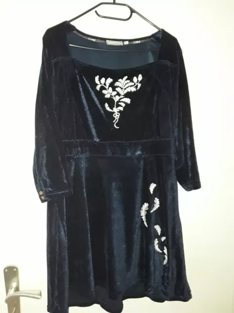 Kleid In Samtoptik  Blau bestickt XL