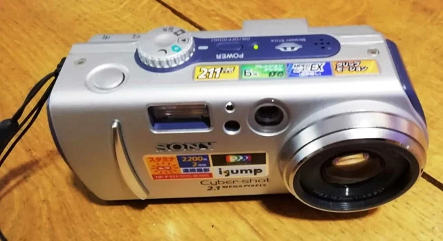 Appareil photo numérique ultra vintage : SONY CYBER-SHOT DSC-P50, 2,1Mp - 2001
