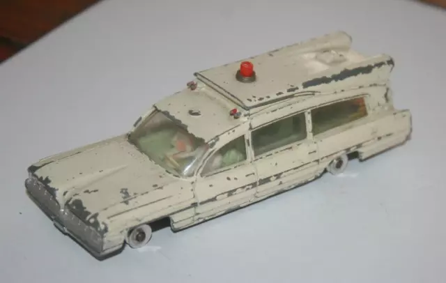 Dinky Toys - Ambulance Criterion Blanche - Miniature ancienne ( à restaurer )