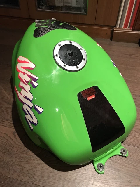 KAWASAKI ZX7R ZX-7R Fuel Petrol Gas Tank NInja Green Tank Lock Key
