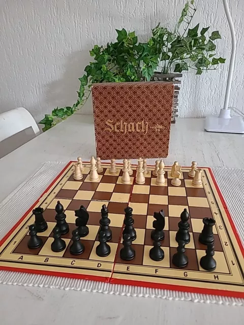 Altes Schachspiel Schachfiguren aus Holz, Schachtel,Spielbrett,von BK 50er JAHRE
