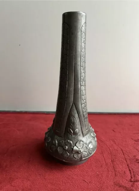 vase en étain Art Nouveau Signé P. Chaumette